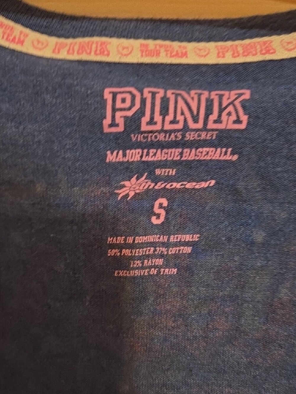 PINK Victoria's Secret Navy V-Neck Short Sleeve Tee PHILLIES MLB Vintage - Picture 2 of 5